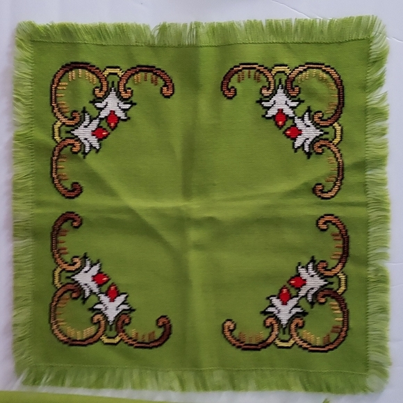 Embroidery Square table cloth w/ 4 Napkins lime,red,white on all four corners. - Picture 3 of 4